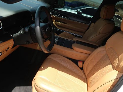 Used 2024 Jeep Grand Wagoneer Series III w/ Quick Order Packagew 28T AWD/4WD image 20