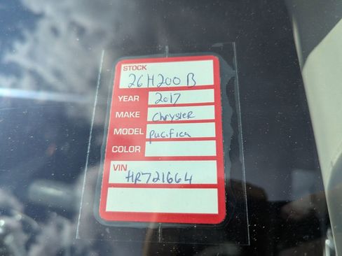 Used 2017 Chrysler Pacifica Touring image 10
