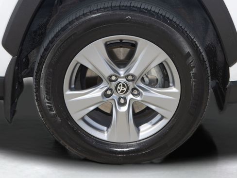 Used 2024 Toyota RAV4 XLE image 39