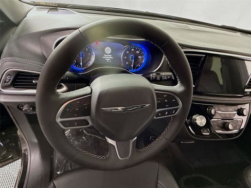 New 2026 Chrysler Pacifica Select FWD image 5