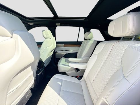 New 2026 Cadillac Vistiq Sport w/ LPO, Floor Liner Package image 25