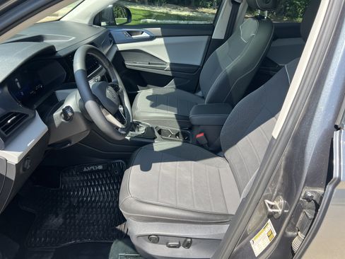 Certified 2023 Volkswagen Taos SE FWD image 15