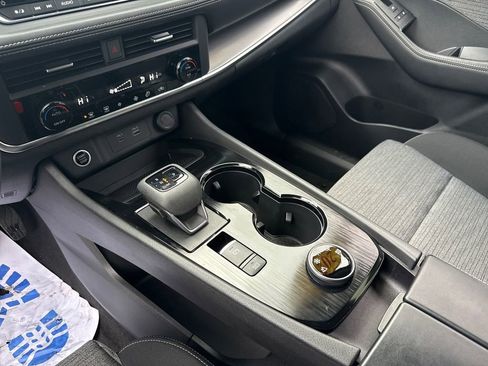 Used 2023 Nissan Rogue SV image 19