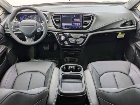 New 2027 Chrysler Pacifica Select FWD image 17