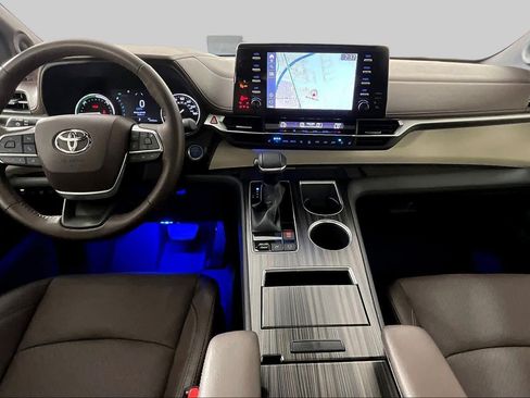 Used 2021 Toyota Sienna Platinum FWD image 15