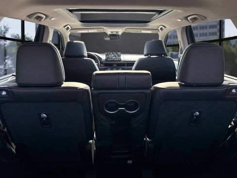 Used 2025 Honda Pilot Touring image 12