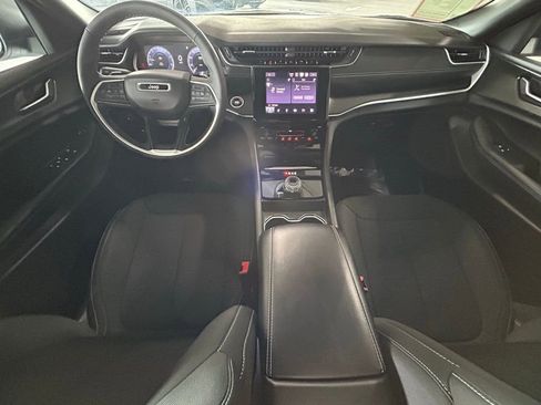 Used 2025 Jeep Grand Cherokee L Laredo image 10