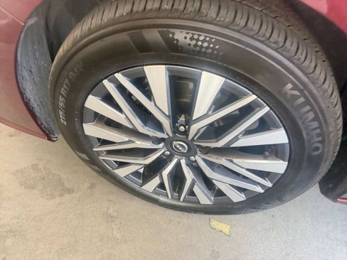 Used 2025 Nissan Altima 2.5 SV FWD image 30