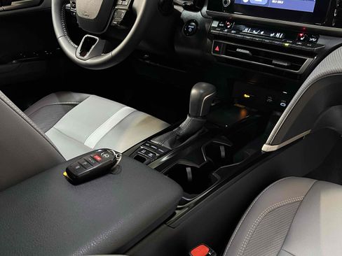 Used 2025 Toyota Camry SE w/ Convenience Package FWD image 39