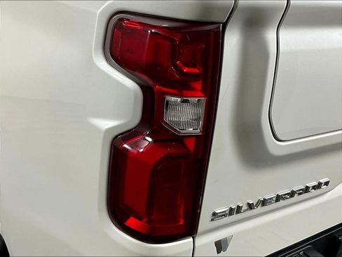 Used 2022 Chevrolet Silverado 1500 LTZ w/ LTZ Premium Package AWD/4WD image 24