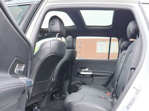 Used 2023 Mercedes-Benz GLB 250 4MATIC w/ Premium Package image 15