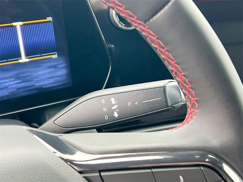 Used 2025 Chevrolet Equinox EV RS w/ Convenience Package II image 17