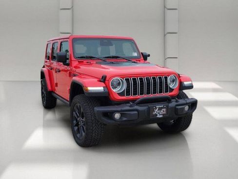 Used 2025 Jeep Wrangler Unlimited Sahara AWD/4WD image 3