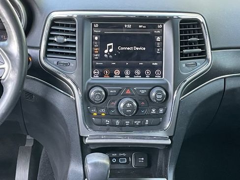 Used 2018 Jeep Grand Cherokee Limited AWD/4WD image 17