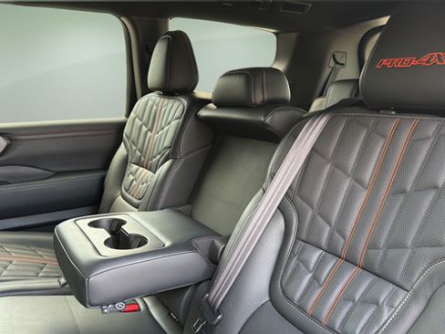 Used 2025 Nissan Armada PRO-4X AWD/4WD image 9