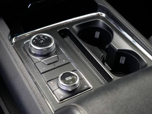 Used 2024 Ford Expedition XLT image 20