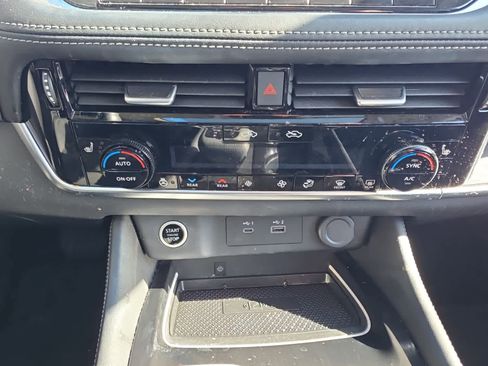 Used 2022 Nissan Rogue Platinum w/ Head-Up Display Package image 12