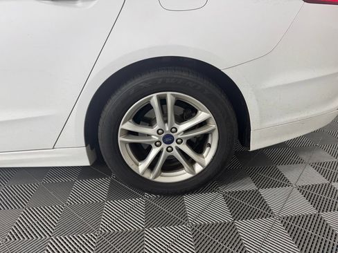 Used 2018 Ford Fusion SE w/ Fusion SE Technology Package FWD image 13