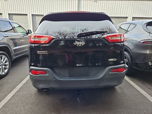 Used 2017 Jeep Cherokee Latitude w/ Safety/Convenience Group image 4