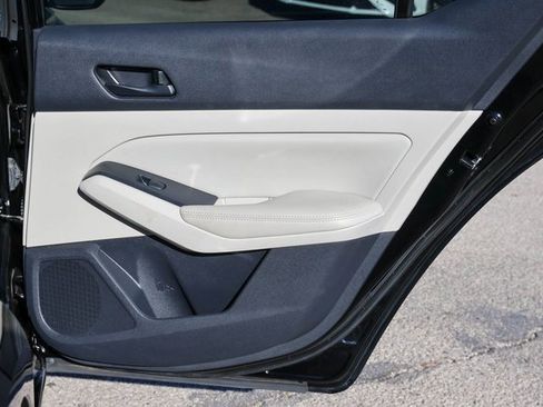 Used 2025 Nissan Altima 2.5 SV image 15