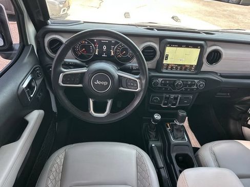 Used 2023 Jeep Gladiator Overland AWD/4WD image 11