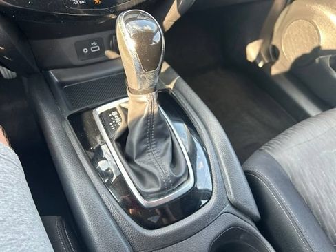 Used 2018 Nissan Rogue S AWD/4WD image 22