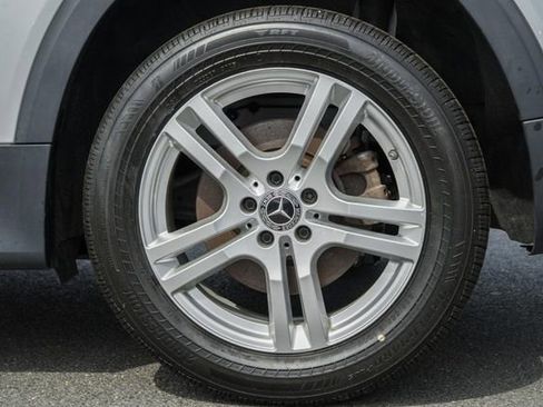 Used 2022 Mercedes-Benz GLB 250 4MATIC w/ Premium Package Lite image 17