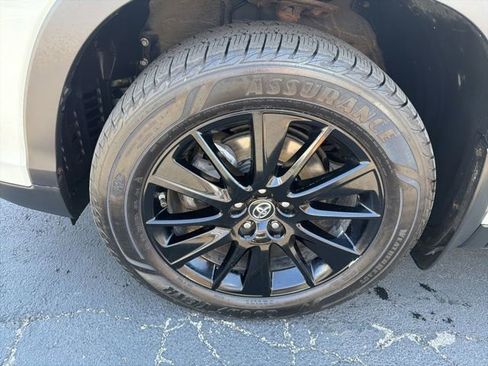 Used 2019 Toyota Highlander AWD V6 image 11