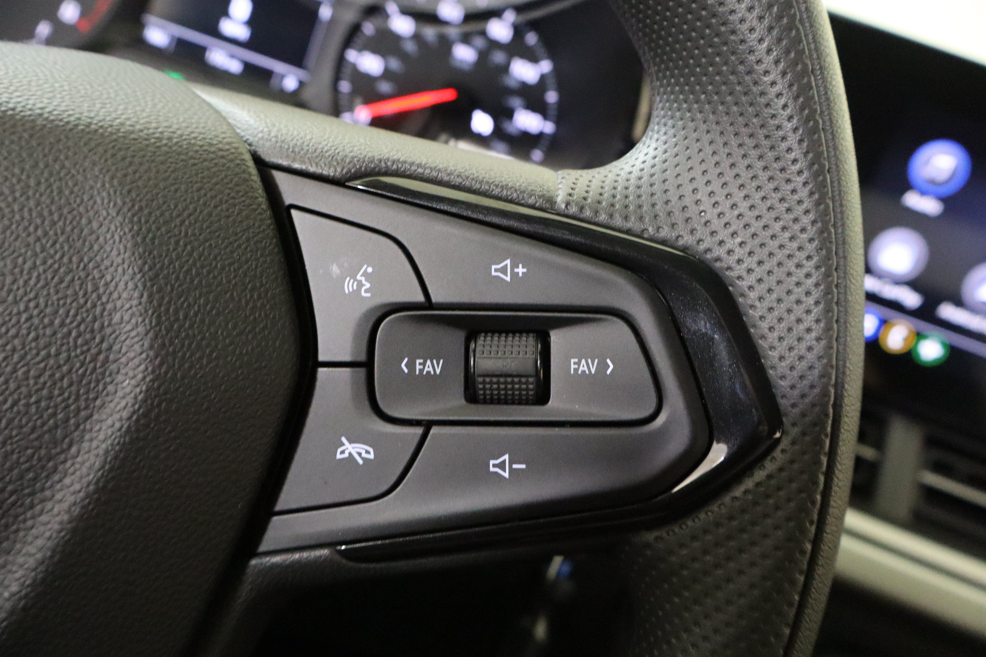 New 2026 Chevrolet Trax LS w/ LS Convenience Package FWD image 29