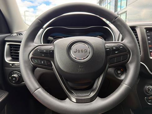 Used 2020 Jeep Cherokee Trailhawk AWD/4WD image 25
