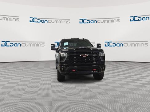 Used 2025 Chevrolet Silverado 2500 ZR2 w/ Technology Package AWD/4WD image 4