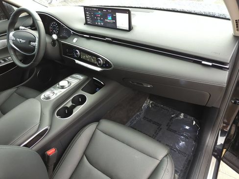 Used 2025 Genesis GV70 2.5T AWD/4WD image 24