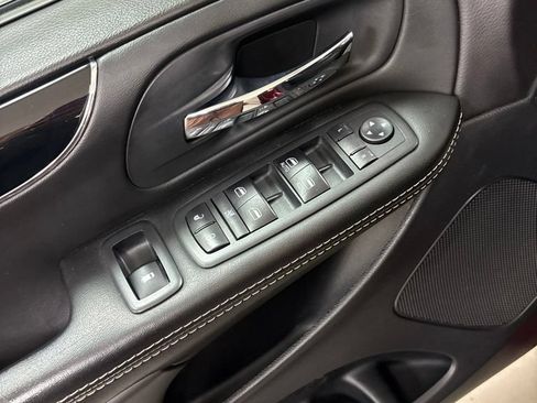 Used 2018 Dodge Grand Caravan SE FWD image 16