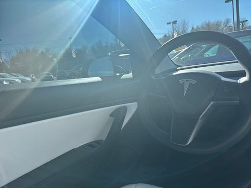 Used 2020 Tesla Model 3 Standard Range Plus image 40