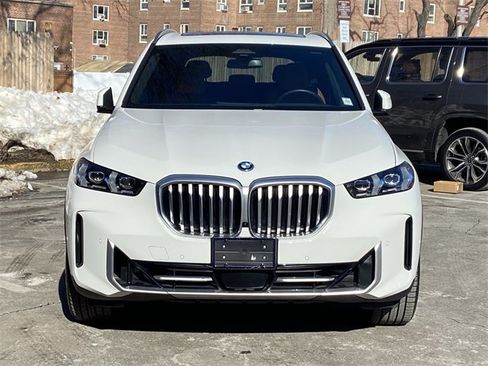 Used 2025 BMW X5 xDrive50e w/ Premium Package image 2