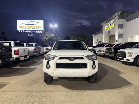 Used 2018 Toyota 4Runner SR5 RWD image 36