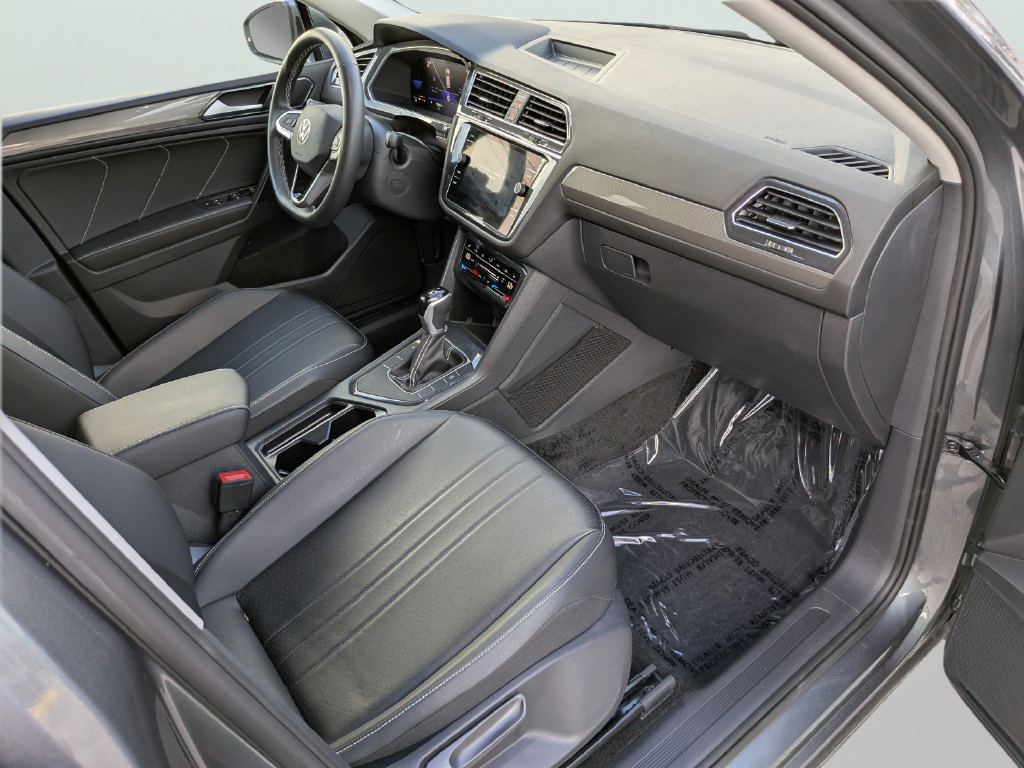 Certified 2023 Volkswagen Tiguan SE FWD image 8