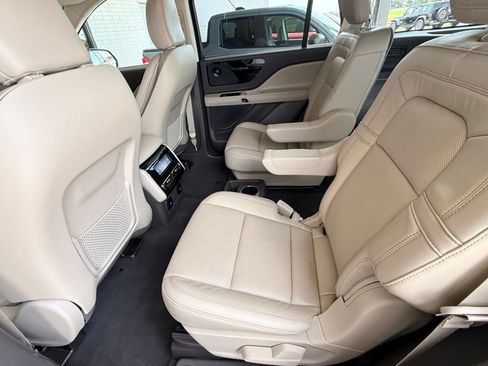 Used 2023 Lincoln Aviator Reserve w/ Elements Package Plus AWD/4WD image 19