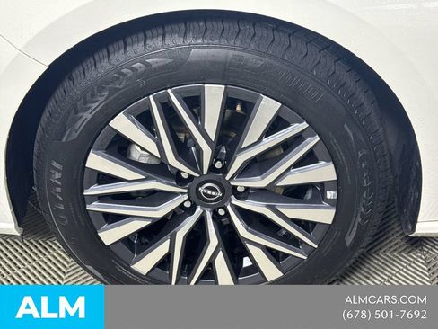 Used 2025 Nissan Altima 2.5 SV FWD image 15
