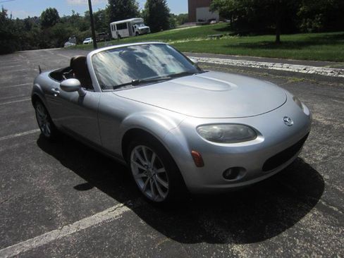 Used 2006 MAZDA MX-5 Miata Grand Touring RWD image 19