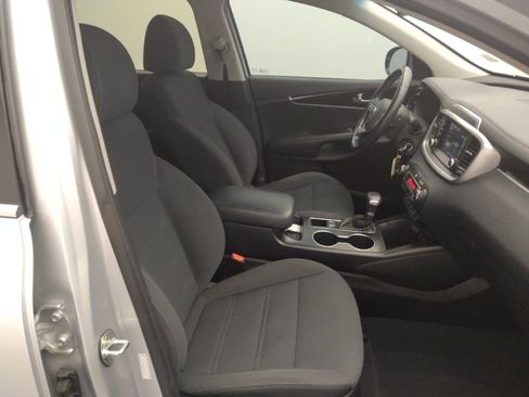 Used 2019 Kia Sorento S FWD image 21