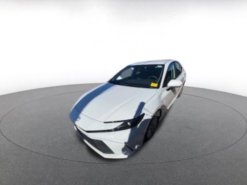 Used 2025 Toyota Camry LE image 3