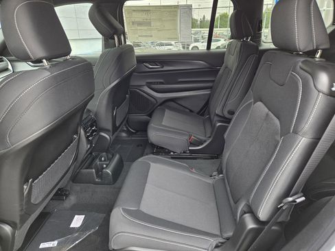 New 2025 Jeep Grand Cherokee L Laredo image 26
