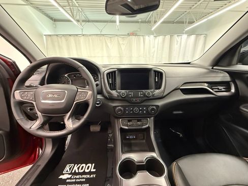 Used 2024 GMC Terrain AT4 AWD/4WD image 17