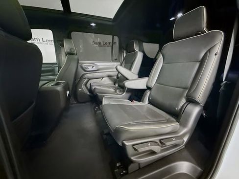 Used 2022 GMC Yukon XL SLT w/ SLT Premium Package image 29