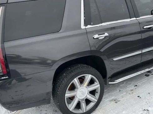 Used 2018 Cadillac Escalade Luxury image 4