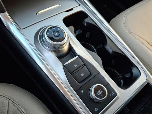 Used 2020 Ford Explorer Limited w/ Class III Trailer Tow Package image 16