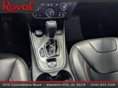 Used 2019 Jeep Cherokee Trailhawk image 22