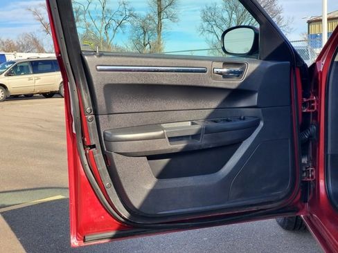 Used 2009 Chrysler 300 Touring image 9