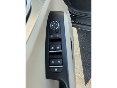 Used 2025 Kia Soul LX w/ LX Technology Package FWD image 14